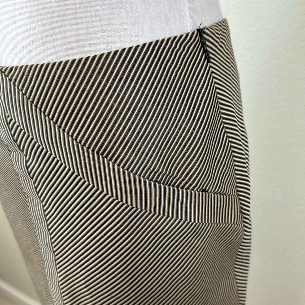 Rosaria Lamanna‎ Elegant Beige and Black Striped Knee Length Skirt Size 2